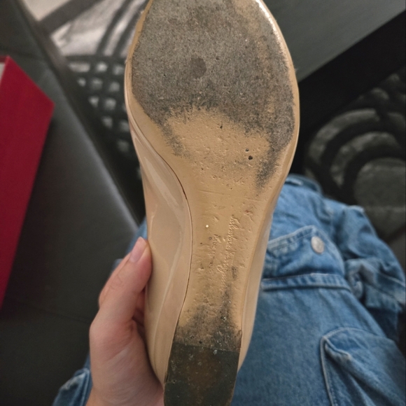 Salvatore Ferragamo SissiNude Wedge Heals with Gold Detail Bow - Picture 4 of 7